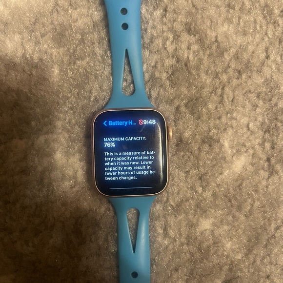 Apple Watch Series 4 40mm Rose Gold Aluminum - Picture 8 of 8